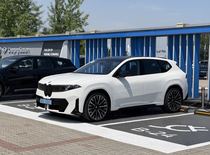 [시승기] "전기차 울컥임이 없다"…BMW '더 뉴 iX3' 타보니 '흔들리지 않는 편안함'