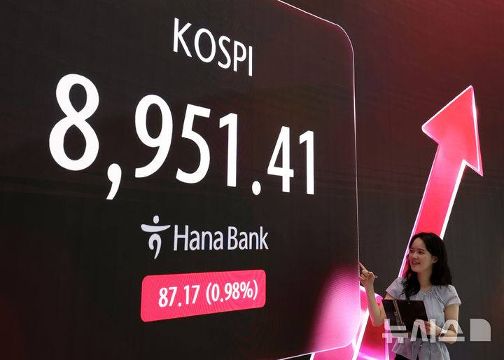 코스피 9000 돌파 하나… 사상 최고치 경신 [뉴시스Pic]