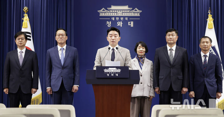 이 대통령, 靑 3실장 유임 속 수석급 '중폭 개편'으로 쇄신 의지…2년차 국정 속도감 높인다