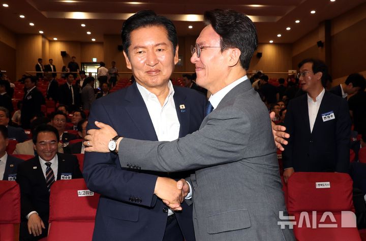 정청래 대표, '당·정·청 원팀', 김민석 총리, '다시 이기는 민주당' [뉴시스Pic]