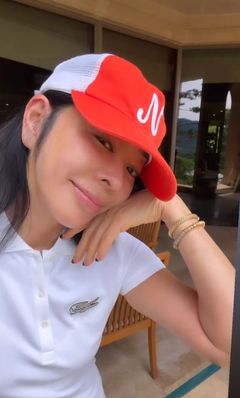 55세 이혜영, 골프장서 포즈 잡다 주저앉아 