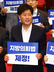 與 김용, 최고위원 출마 선언…"낡은 여의도 문법 깨고 혁신 이끌 것"