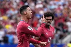 '멀티 골' 호날두, 포르투갈 5-0 승리 이끌어