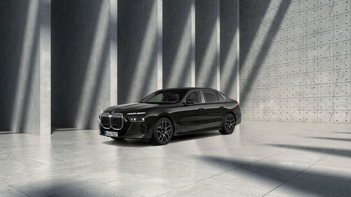 BMW, 국내에 7시리즈 블랙 트림 출시…"대형 세단 1위 자리 굳히기"