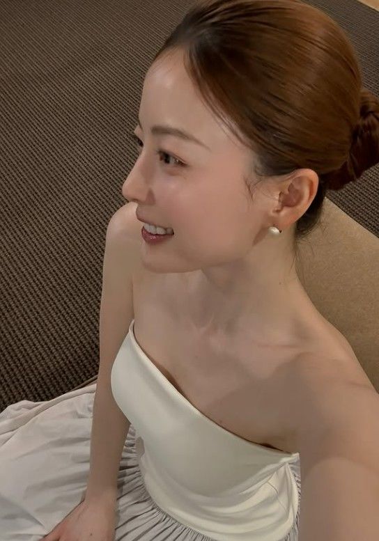 임보라, 하얀 드레스 입고 근황 공개…슬림한 몸매 눈길