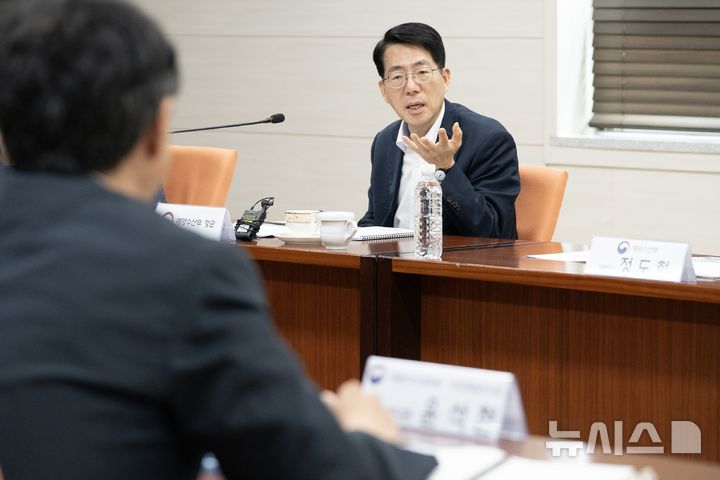 황종우 해수부 장관, 통영 연구소 점검…“수산재해 대응 연구 강화”