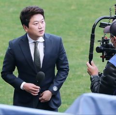 박문성, 홍명보 감독 작심 비판 "어떻게 팀을 이따위로"