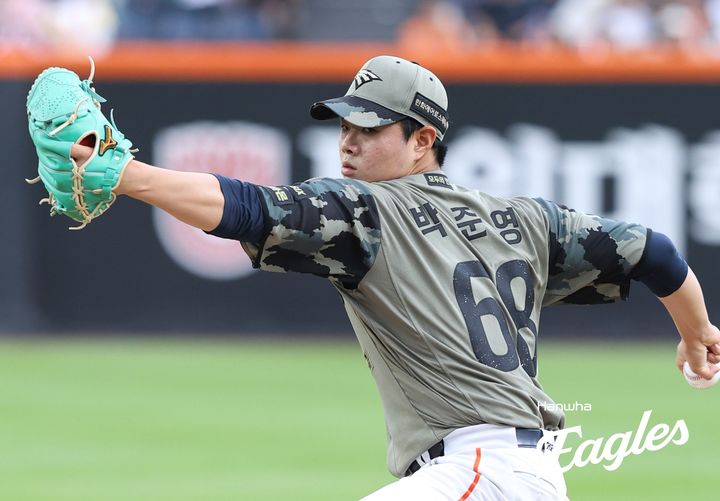 [오늘의 뉴스종합] 한국 축구, 월드컵 조별리그 충격패와 KBO 리그의 화려한 홈런 경쟁