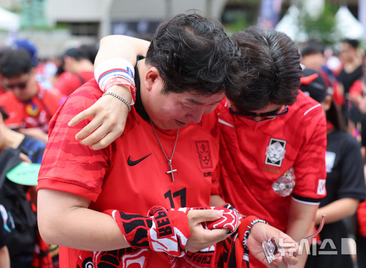 한국 축구, 남아공에 패배하며 32강 진출 불확실성 증대