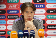 선수단 내분설에 선 그은 홍명보 "나를 탓하면 된다"[인사이드 월드컵]