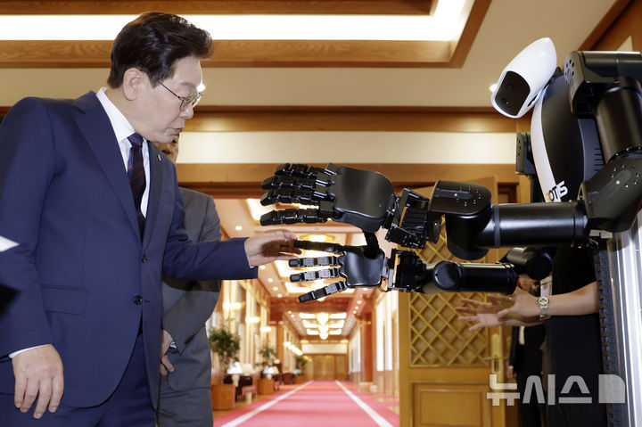 이재명 대통령 "인공지능·드론 등 신안보 혁신기업 육성" [뉴시스Pic]