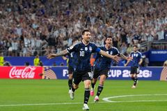 메시, 월드컵 7경기 연속골 신기록…아르헨, 요르단에 3-1 승[월드컵24시]