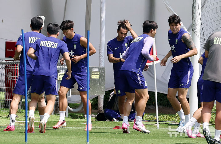 훈련하는 축구대표팀 선수들