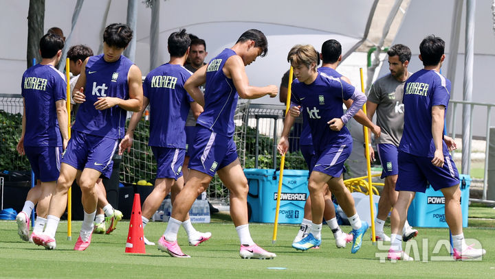 훈련하는 축구대표팀 선수들