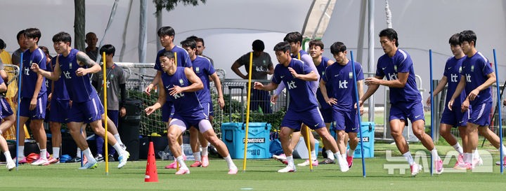 훈련하는 축구대표팀 선수들