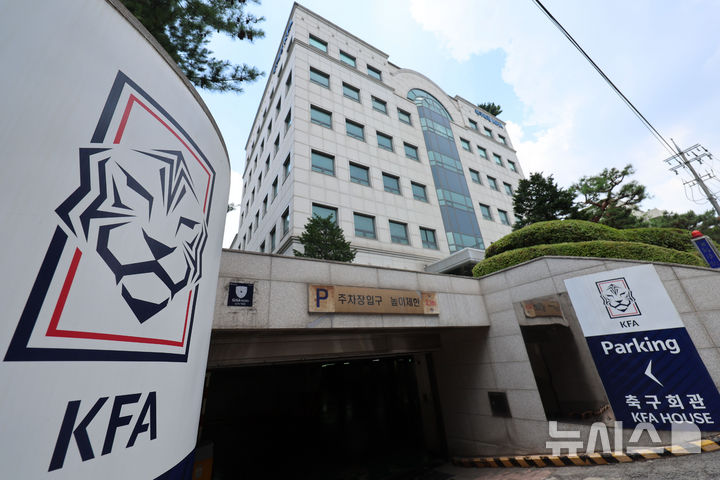 한국 축구의 월드컵 탈락과 프로야구 두산의 외국인 선수 방출