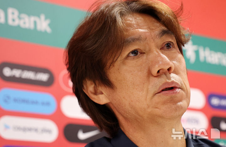 감독직 사퇴 선언한 홍명보 감독