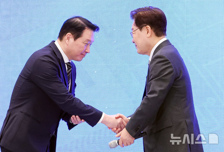 이 대통령, 최태원과 비공개 만찬…반도체팹·대미투자 논의한 듯