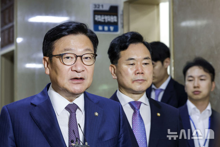 與 "내일 본회의 강행"에 野, 의장실 항의 방문