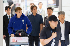 "홍명보 나가"…'계란·엿' 대신 야유받으며 공항 떠난 홍명보호(종합)[월드컵24시]
