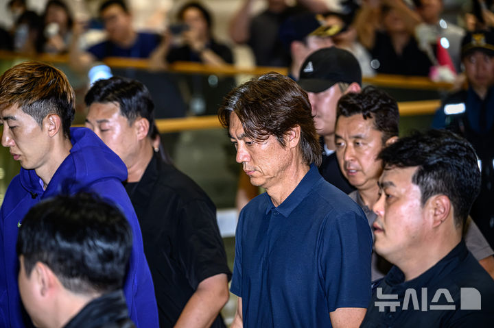 귀국하는 홍명보 전 감독