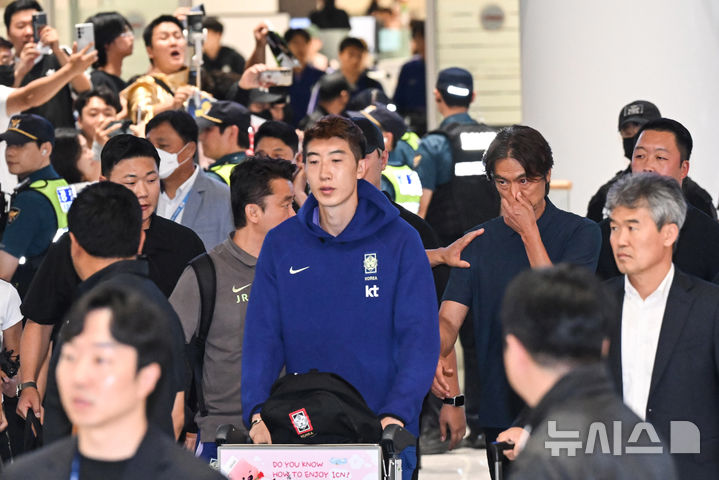 귀국하는 홍명보 감독과 축구 대표팀