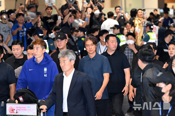 귀국하는 홍명보 감독과 축구 대표팀