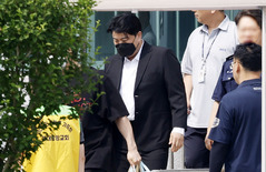 김호중 출소현장 가보니…차량 탑승후 '슝~'[출동!인턴]