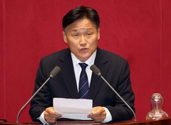 與 김영진 "이성윤, 최고위원이 특정 선수 낙선운동…사퇴 후 비판이 맞다"