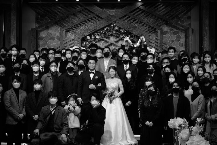 잊혀가는 팬데믹을 기록하다… '코로나19 - 접촉금지 시대'