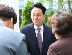 안민석 1호 공약 '폰 프리 스쿨'…여론도 힘 실었다