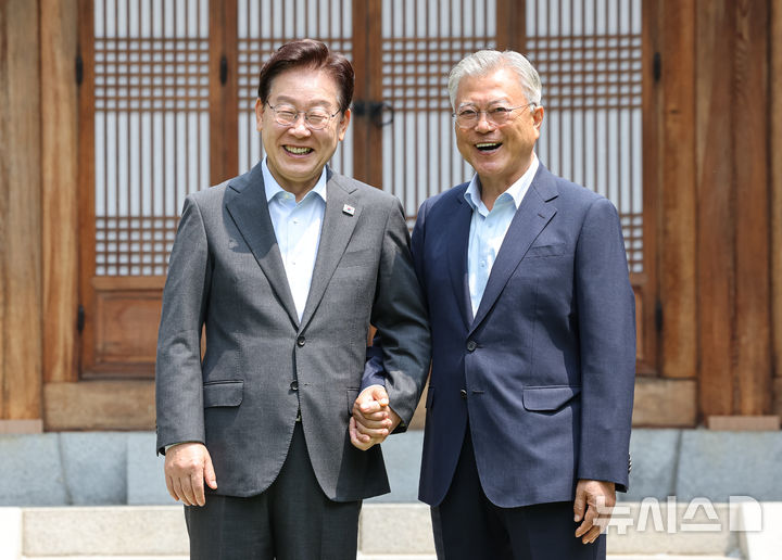 이재명 대통령, 문재인 전 대통령과 오찬…"내부 단합 매우 중요" [뉴시스Pic]