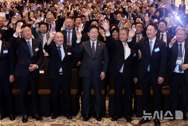 'K-민주주의 빛, 한반도 평화를 밝히다' [뉴시스Pic]