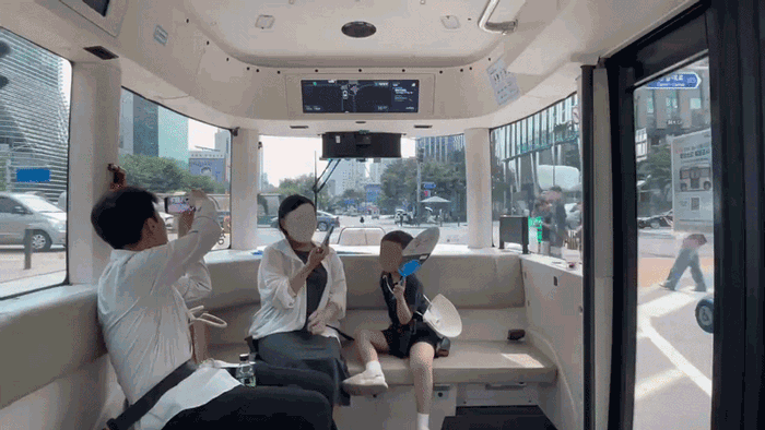 "운전석도 운전대도 없다"…청계천 자율주행버스 직접 타보니