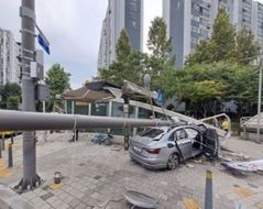 80대 몰던 승용차 성남 이매역 돌진 "급발진" 주장
