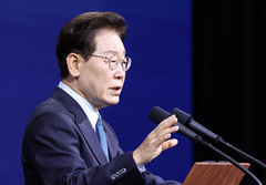 이 대통령, 진주서 영남권 첨단산업 보고회…방산·우주항공 등 비전 제시