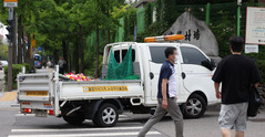 구청에 수거된 배재고 화환