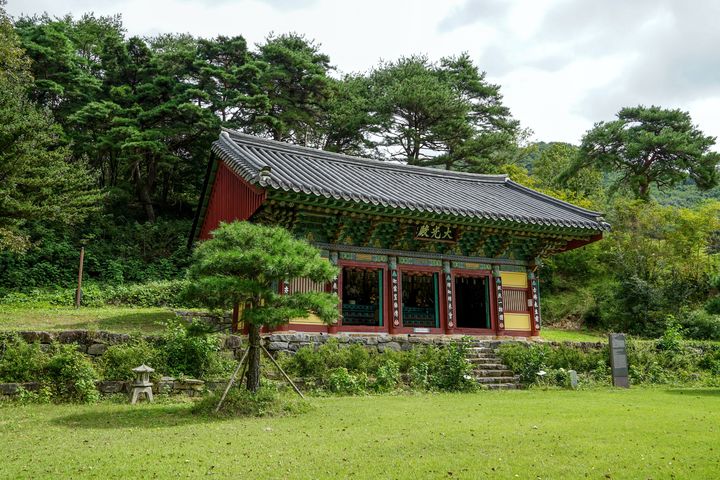 조선중기 건축기법 간직한 금산 신안사 대광전 보물된다