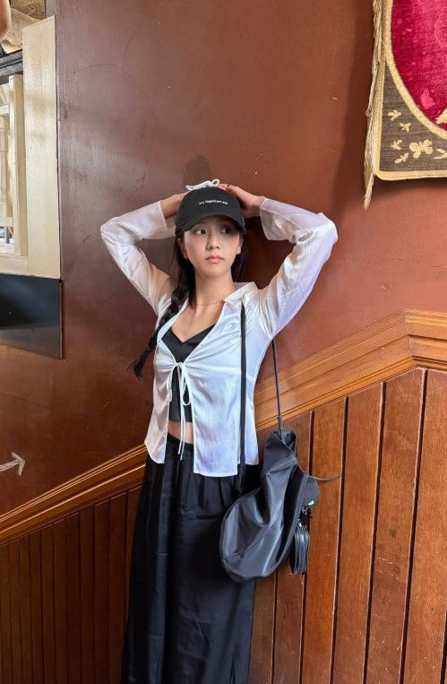 지수, 얼굴 가린 캡모자 소용없다…청순한 미모 눈길