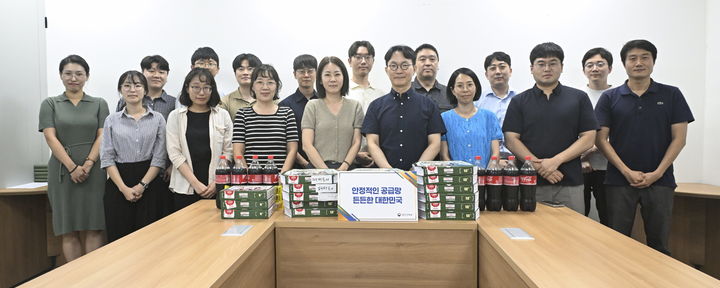 李대통령, 중동전쟁 대응 힘쓴 재경부에 피자 쐈다