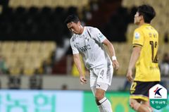 K리그2 선두 부산, 전남과 3-3 무승부…이랜드는 김해 3-1 격파
