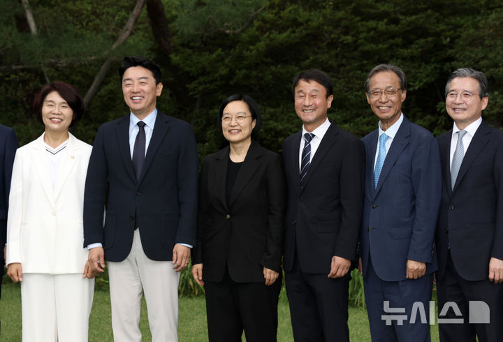 당정 "미래대응기금 신설 추진…AI센터 인허가·전력·용수 전폭지원" [뉴시스Pic]