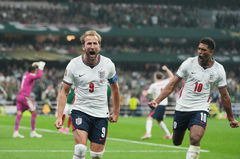 10명 뛴 잉글랜드, 개최국 멕시코 3-2 꺾고 8강 진출[월드컵24시]