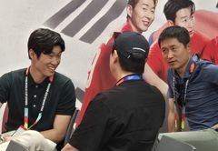 박지성·이영표 세운 '축구혁신위' 오늘 출범…한국 축구 구할까