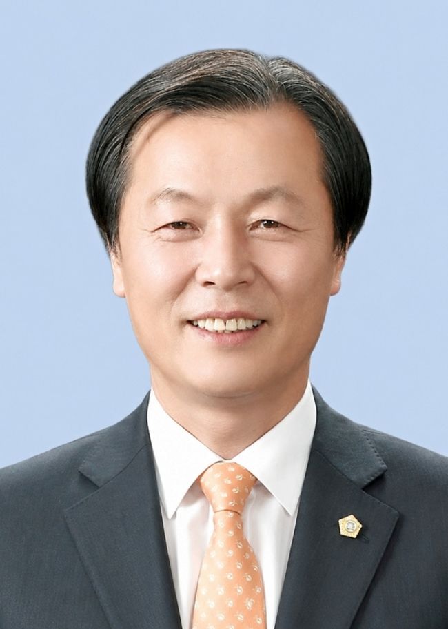 제10대 함안군의회 전반기 의장에 권병철 의원 선출