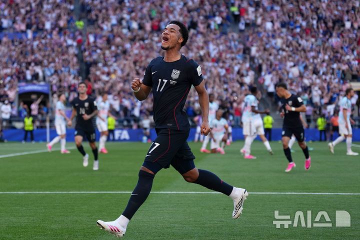 벨기에전 동점 골, 환호하는 틸먼