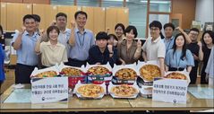 "감동 먹었어요"…대통령 피자에 식약처 직원들 '방긋'