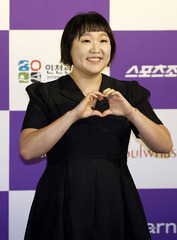 이수지 성대결절 수술…"충분히 회복 후 복귀"