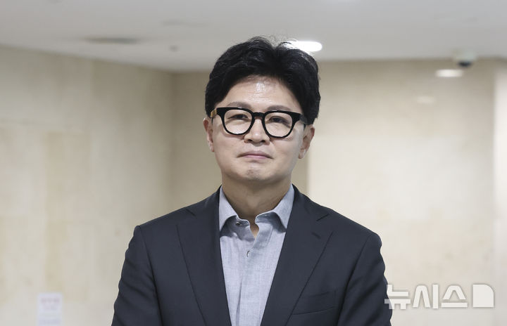 한동훈, 병적기록부 공개 거부하는 안규백에 "탈영보다 심한 내용인가"