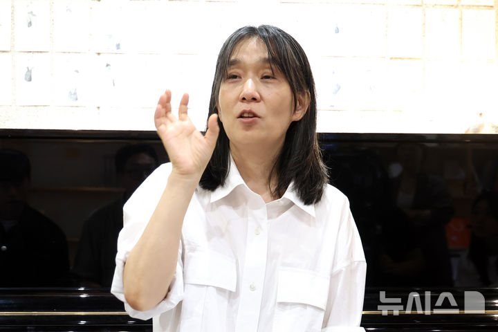 한강 작가의 ‘책방오늘’ 마지막 출근 인터뷰